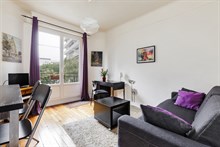 A louer à la semaine superbe studio meublé et refait à neuf pour 2 dans le quartier de Montparnasse Paris 15ème