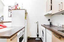 Appartamento per 2 persone a piano terra costruito su due livelli e dalla superficie totale di 30 m2 con terrazza esterna condominiale.