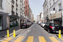 L'appartamento è situato nel cuore della rue du Théâtre, nel ben frequentato e gioioso quartiere di La Motte-Picquet-Grenelle, nel 15° distretto di Parigi.