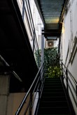 Al 1° piano di un moderno edificio con ascensore costruito sul celebre viale di Champs Elysées