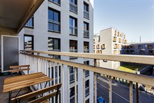 Ampio appartamento di 42 m2 con 2 stanze per 2 o 4 persone, con balcone esterno e parcheggio privato nel 15° distretto di Parigi.