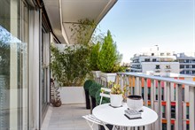 Splendido appartamento per 2 persone con ampio balcone esterno, zona Montparnasse, nel 15° distretto di Parigi.