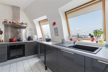 Moderno ed elegante appartamento per 4 o 6 persone con ampio balcone esterno situato a Montrouge