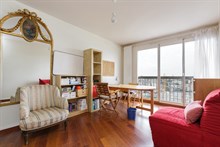 Appartamento di 65 m2 con 3 stanze e terrazza con vista per 6 persone, al 14° piano con ascensore, in zona Saint Ouen.