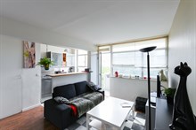 Elegante appartamento di 2 stanze con ampio balcone esterno per 2 persone, zona Auteuil, nel 16° distretto di Parigi.