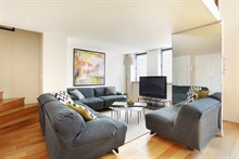 Appartamento di 100 m2 ideale per 2 o 4 persone e che si estende su 2 piani con 2 camere da letto matrimoniali, nel quartiere Pereire, 17° distretto di Parigi.