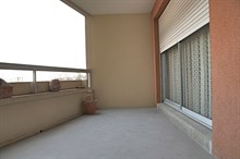 Spazioso appartamento di 2 stanze su 76 m2, con ampia terrazza esterna