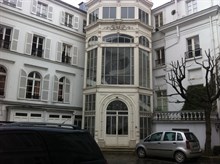 Splendido appartamento sul viale Gabriel, di fronte ai celebri Jardins des Champs Elysées, nell' 8° distretto di Parigi