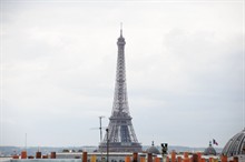 Al 6° piano con ascensore di un prestigioso edificio con vista sulla città di Parigi