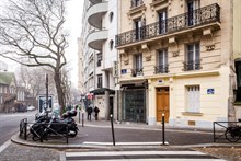 Elegante bilocale di fronte al celebre Père Lachaise a Gambetta, nel 20esimo distretto di Parigi