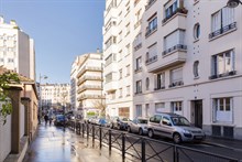 Appartamento per 2 persone su 32m2 e situato al 6° piano di un edificio con ascensore, nel quartiere Exelmans, 16° distretto di Parigi.