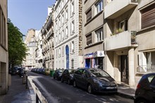 Appartamento di 3 stanze recentemente rinnovato su 90 m2 con due camere matrimoniali nel quartiere Passy, 16° distretto di Parigi.