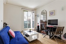 Appartamento di 2 stanze su 33 m2 con balcone esterno, ideale per 2 o 3 persone e situato al 5 piano di un edificio senza ascensore in rue Louis Braille, nel 12 distretto di Parigi.