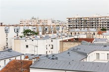 Appartamento di 2 stanze per 2 o 4 persone, al 6° piano di un edificio senza ascensore, nel quartiere Ménilmontant, 11° distretto di Parigi.