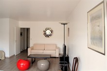 temporary rental for furnished apartment sleeps 5 guests rue de Sèvres Paris VI