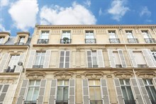 Romantic vacation for 2 in luxurious weekly or monthly apartment rental in Paris 8th arrondissement on rue de Marignan