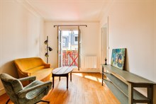 Furnished short-term rental recently refurbished one bedroom for two with balcony in Montmartre Paris, eigteenth district