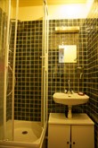 Short-term studio for 2 with tiled shower at Daumesnil, Paris 12th
