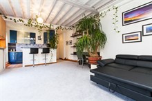 Weekly rental of a 2-room, furnished apartment for 4 on rue de la Convention, Paris 15th
