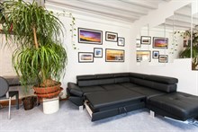 Accommodation for 4 available on a weekly basis in a furnished, 2-room flat on rue de la Convention, Paris 15th