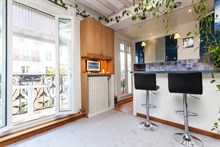 Short-term vacation in a furnished and fully equipped 2-room flat with balcony, rue de la Convention, Paris 15th