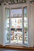 Short-term 2-room vacation rental, fully furnished with balcony on rue de la Convention, Paris15th