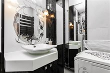 Short-term holiday flat rental in modern, furnished apartment, comfortably sleeps 4, Paris 14th