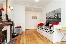 Short-term lodging in luxurious flat in Paris 15th district, furnished, comfortably sleeps 4 w/ 2 rooms, rue Cambronne