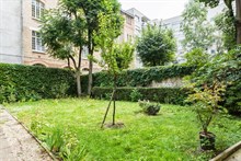 Affordable lodging for 4 in 2-room flat at Cambronne Paris 15th, rent by week or month