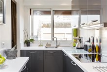 Short-term lodging for 4 in furnished 3-room flat w/ 2 bedrooms and 2 bathrooms, rent by week or month, Paris 15th District near Commerce