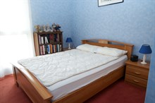 Short-term holiday rental for 4 in turn-key flat w/ 3 rooms near Paris 13th district, Kremlin Bicetre