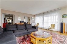 Weekly rental of spacious, furnished 4-room apartment near Montparnasse Tower, Paris 15th