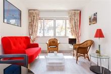 Vacation rental in Paris 6th arrondissement, long-term stays in 2-room turn-key apartment with plenty of privacy in calm area