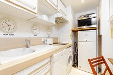 Holiday rental in Paris 6th arrondissement, long-term stays in 2-room turn-key flat with plenty of privacy in calm area