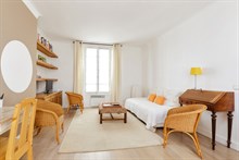 Splendid 2 room apartment near Montparnasse Tower, sleeps up to 3, Commerce, Paris 15th