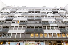 Location meublée confortable d'un F2 refait à neuf pour 2 ou 4 rue de Ponthieu dans le Triangle d'Or Paris 8ème