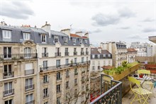 Location à la semaine en courte durée d'un F3 agréable avec 2 chambres et balcon à Beaugrenelle au pied de Charles Michel Paris 15ème