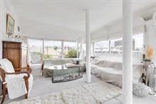 Location meublée mensuelle d'un duplex confortable de luxe avec terrasse pour 2 à Nation Paris 11ème