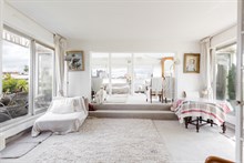 Location meublée de courte durée d'un duplex au style épuré avec terrasse pour 2 à Nation Paris 11ème