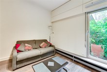 Location meublée mensuelle d'un studio confortable et refait à neuf pour 2 à La Motte Picquet Grenelle Paris 15ème arrondissement
