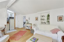 Location meublée mensuelle d'un F2 agréable et clair pour 2 personnes avec balcon à Nation Paris 12ème