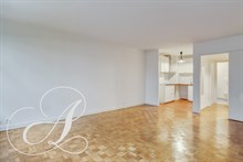 A louer vide studio spacieux moderne et calme à Charles Michel Paris 15ème arrondissement