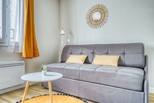 A louer en bail mobilité studio moderne meublé entièrement refait à neuf à Montparnasse Paris 14ème