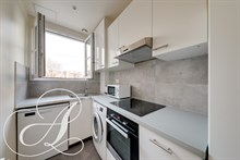 Location meublée annuelle d'un studio confortable refait à neuf à Montparnasse Paris 15ème