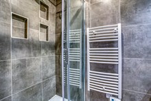 A louer en courte durée à la semaine F3 meublé avec 2 chambres à Commerce Paris 15ème