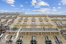 A louer en bail mobilité appartement de 3 pièces avec 2 chambres à Montparnasse Saint-Placide Paris 6ème