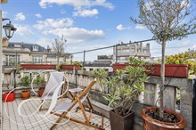 A louer à la semaine appartement meublé de luxe avec terrasse à Trocadéro Passy Paris 16eme