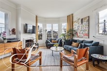 Location meublée à la semaine d'un bien d'exception avec 2 chambres et terrasse vue Tour Eiffel Paris 16ème