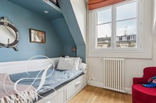 Location meublée à la semaine d'un bien d'exception avec 2 chambres et terrasse vue Tour Eiffel Paris 16ème