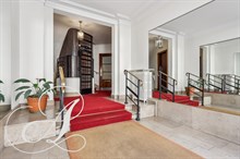 Location meublée à la semaine d'un bien d'exception avec 2 chambres et terrasse vue Tour Eiffel Paris 16ème